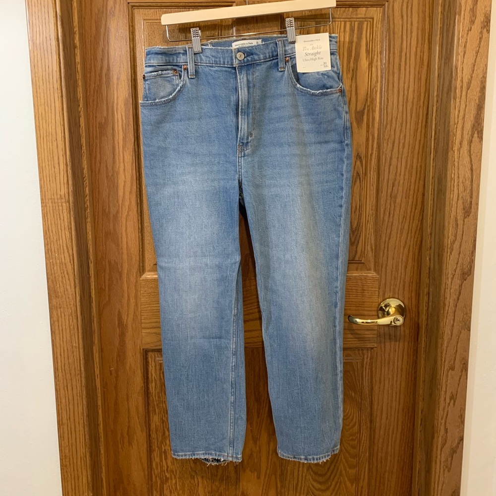 Abercrombie & Fitch • NWT • 31/12s • the Ankle Straight - ultra high rise